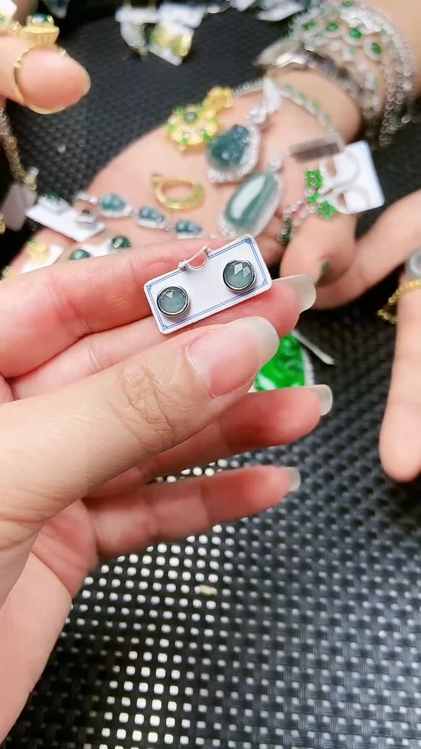【闪购商品】翡翠耳饰未镶嵌1111111111