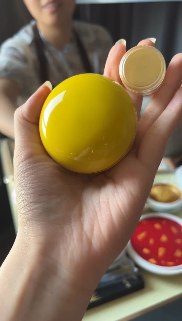 金色30g袋装+黄色小旋钮瓷缸+2g金粉+蓖麻油