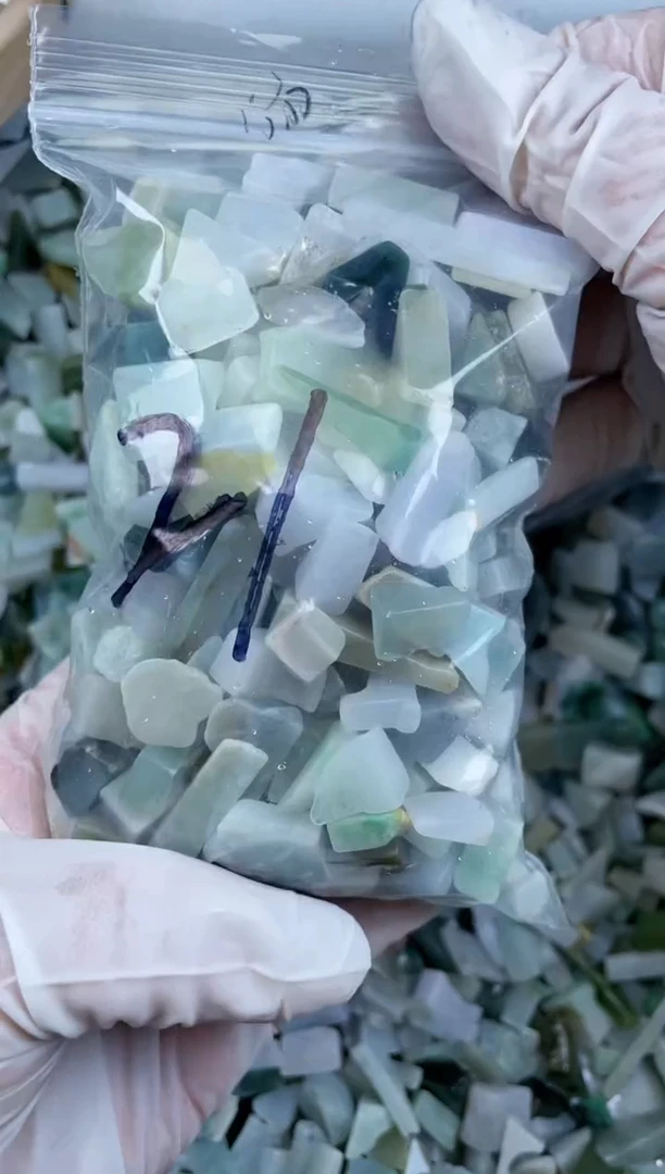 【闪购商品】翡翠颈饰未镶嵌天然A货边角小号500克21