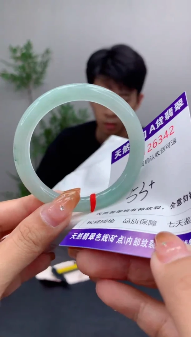 未镶嵌手镯翡翠有纹，完美者勿拍