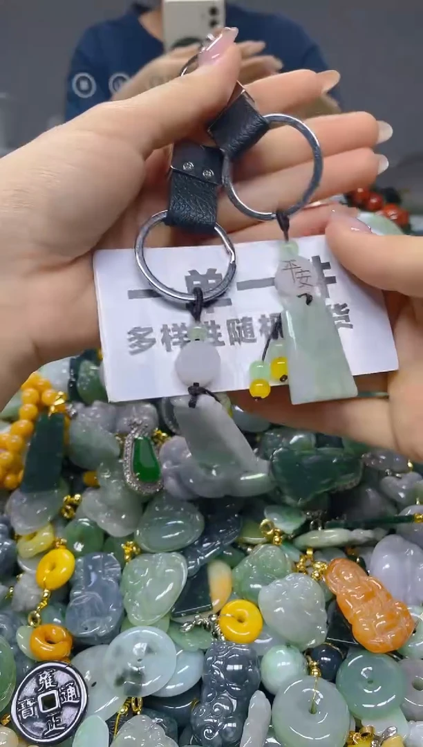 翡翠未镶嵌颈饰一单一个多样性随机发一件