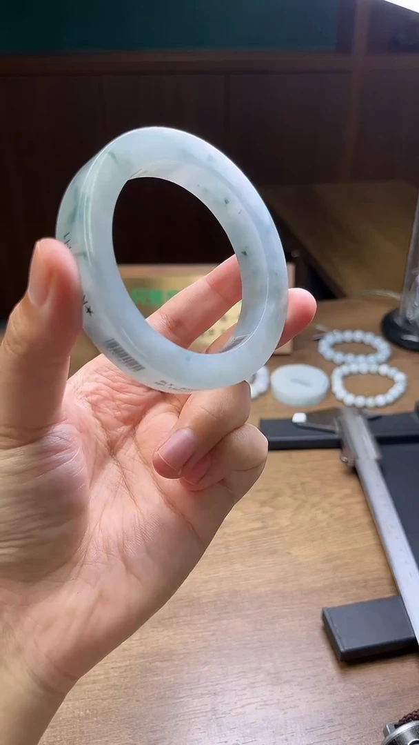 未镶嵌手镯定制翡翠咳****?定制