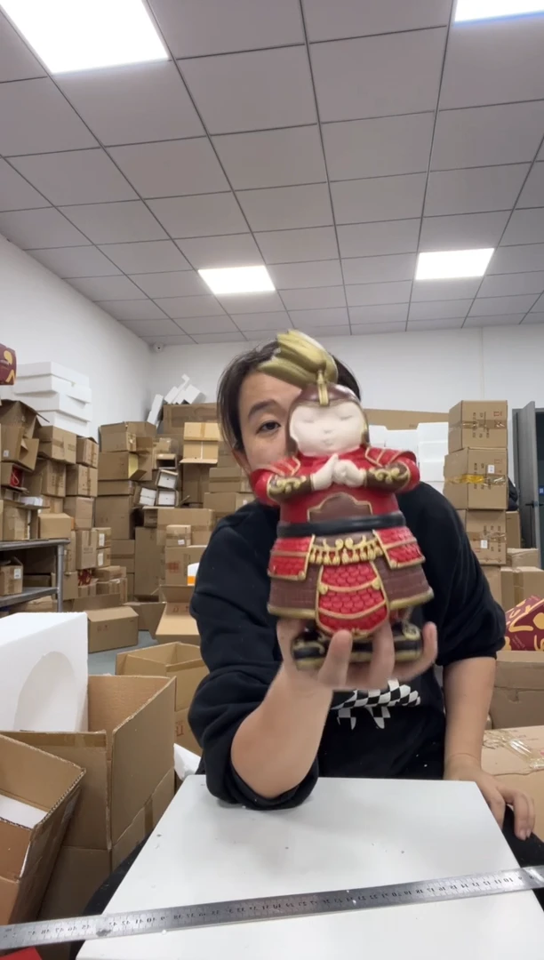 树脂红色女将军摆件