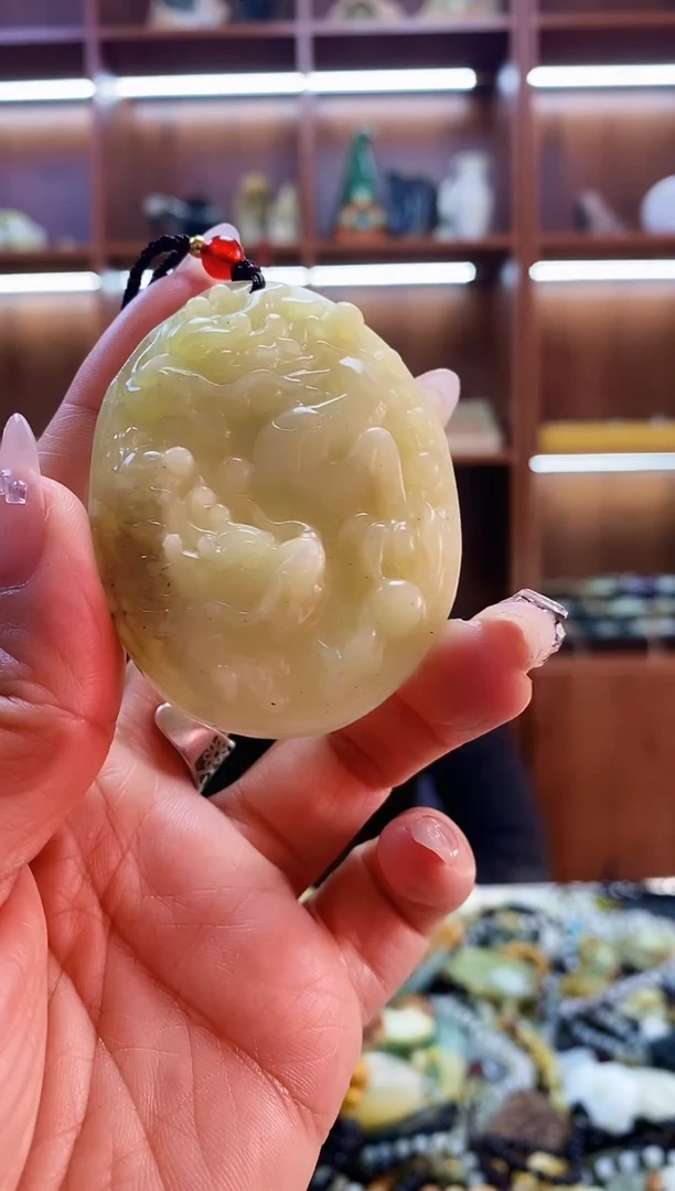 未镶嵌蛇纹石玉吊坠