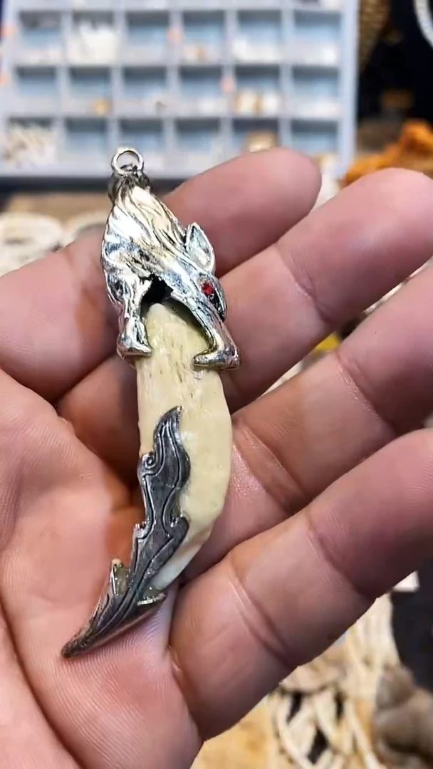 泥塑傲***。小手把件摆件