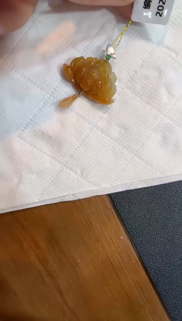 翡翠18K金镶嵌颈饰莲花