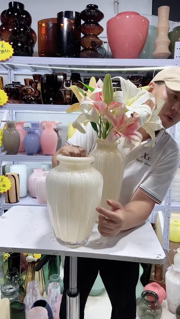 矮款奶白色花瓶.............