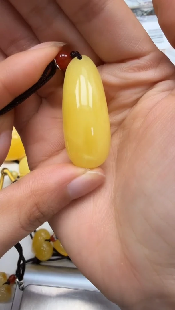 裸石琥珀未镶嵌如图