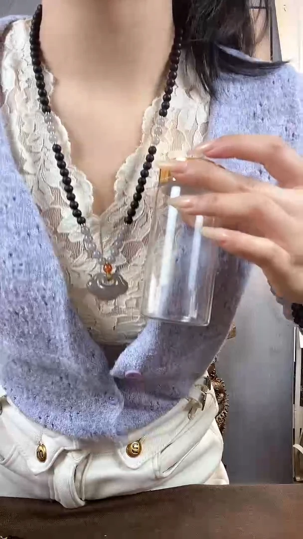 【闪购商品】白玉菩提吊坠降降毛衣链脖挂如意锁配红晶