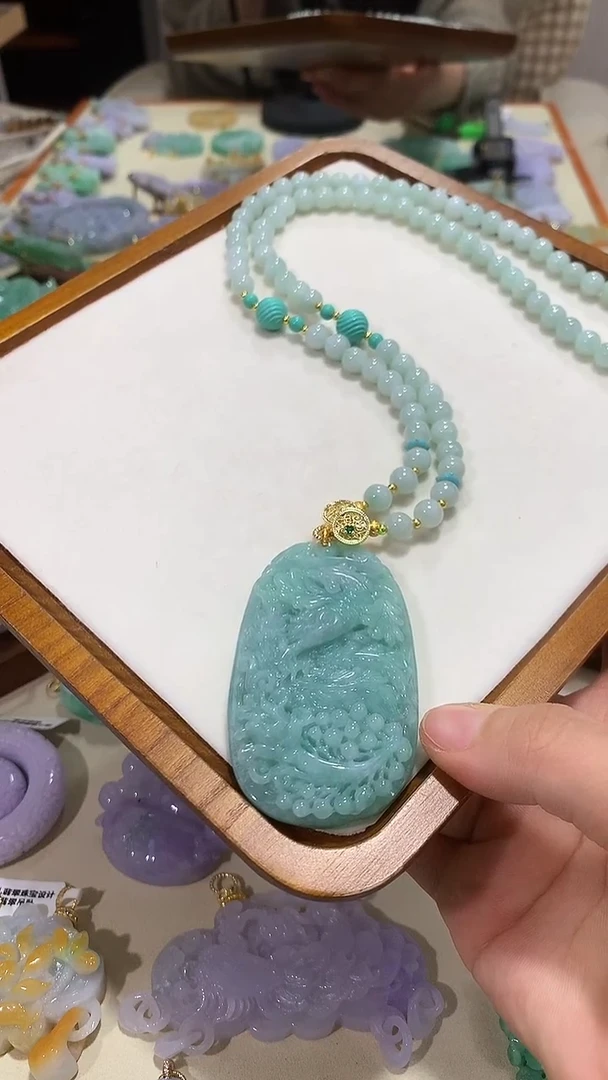 颈饰未镶嵌翡翠吊坠