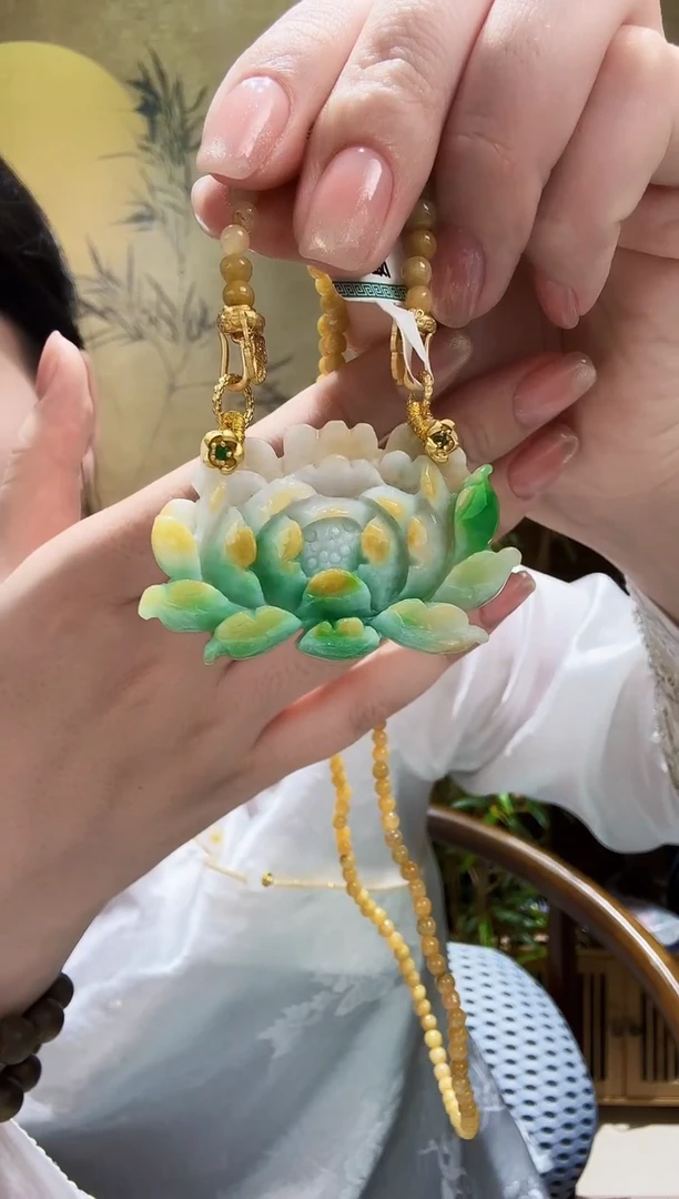 颈饰未镶嵌翡翠吊坠