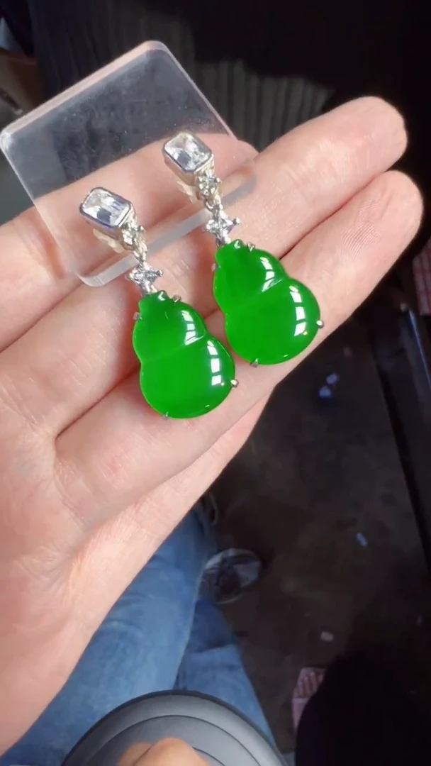 未镶嵌定制翡翠翡翠A货有轻微色差属于正常现象，耳坠多样性发货1