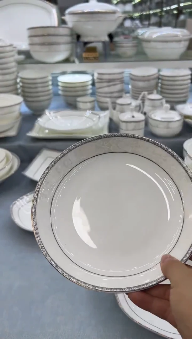 骨瓷玲珑8饭6个 8方4个
