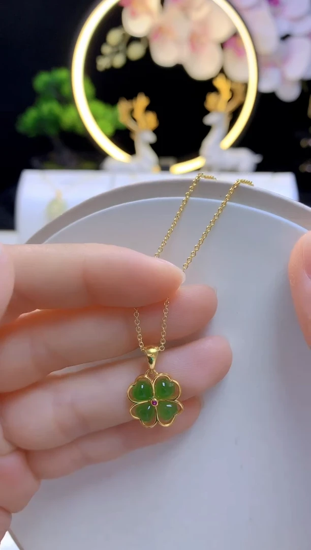 和田玉银S925镶嵌吊坠(赠链)碧玉四叶草