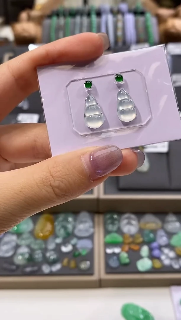 颈饰未镶嵌翡翠豆子