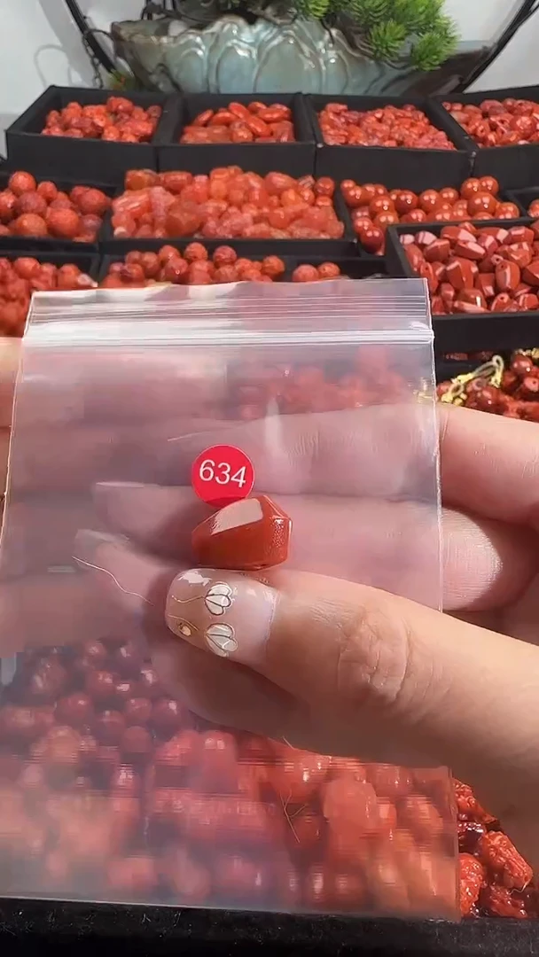 颈饰未镶嵌南红玛瑙1