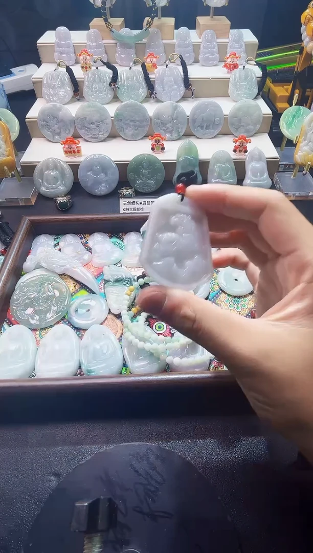 颈饰未镶嵌翡翠11/22   31