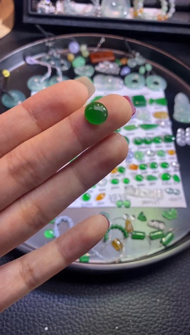 翡翠挂件未镶嵌蛋