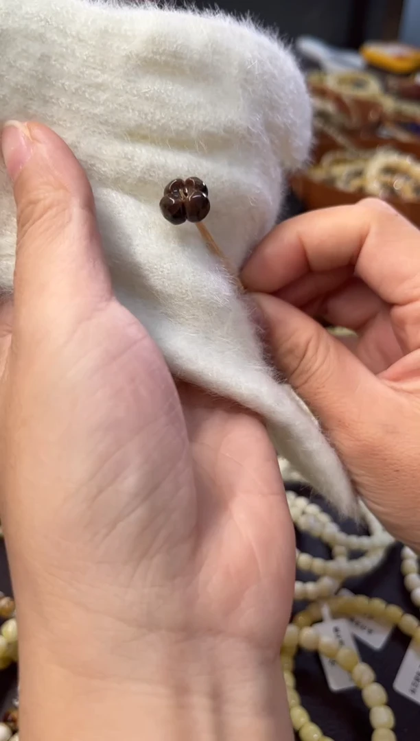 裸石琥珀未镶嵌雕刻件