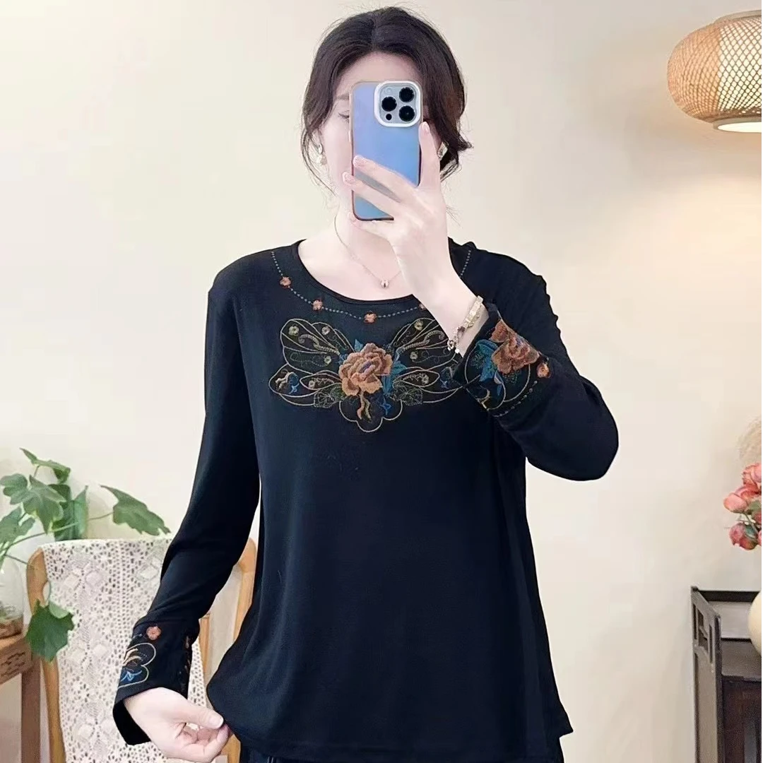 8331大花蝴蝶刺绣打底衫显瘦百搭绣花秋季休闲时尚秋冬