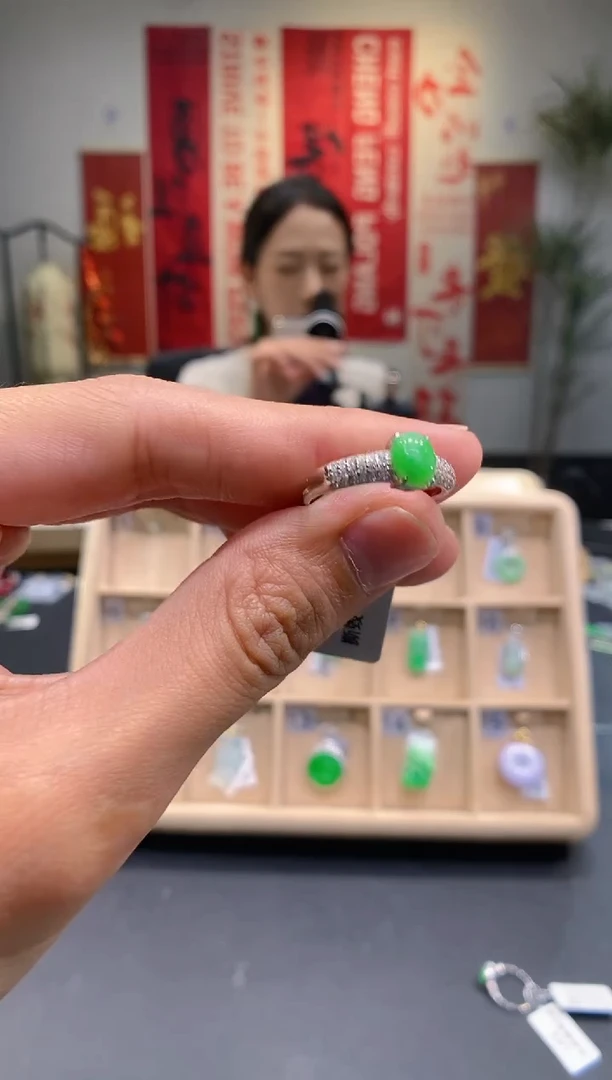 【闪购商品】翡翠吊坠(不含链)银S925镶嵌蛋面戒指