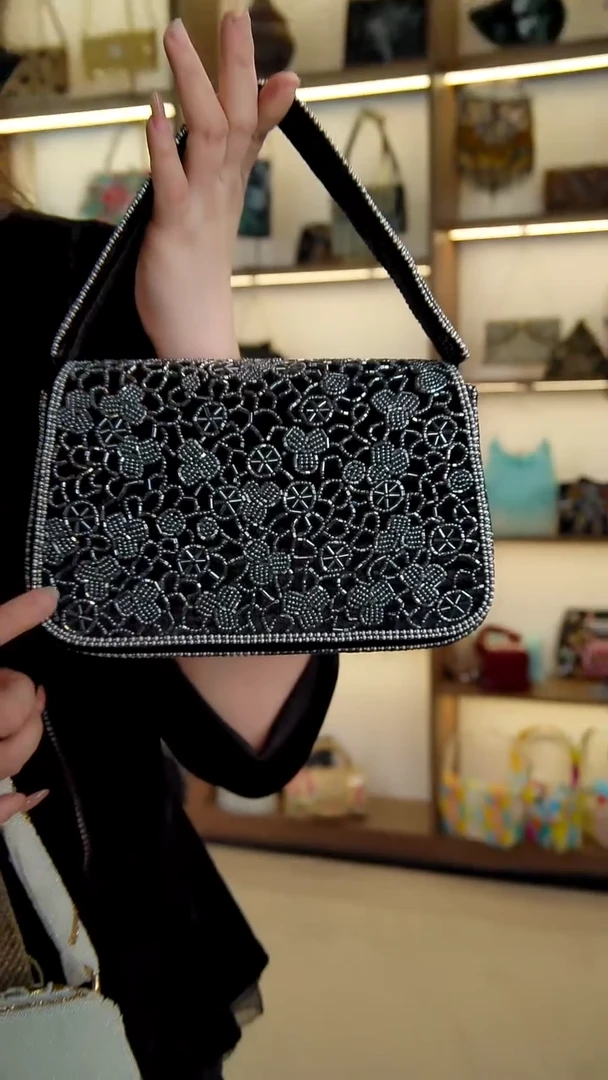 织物22百格汇手工串珠包