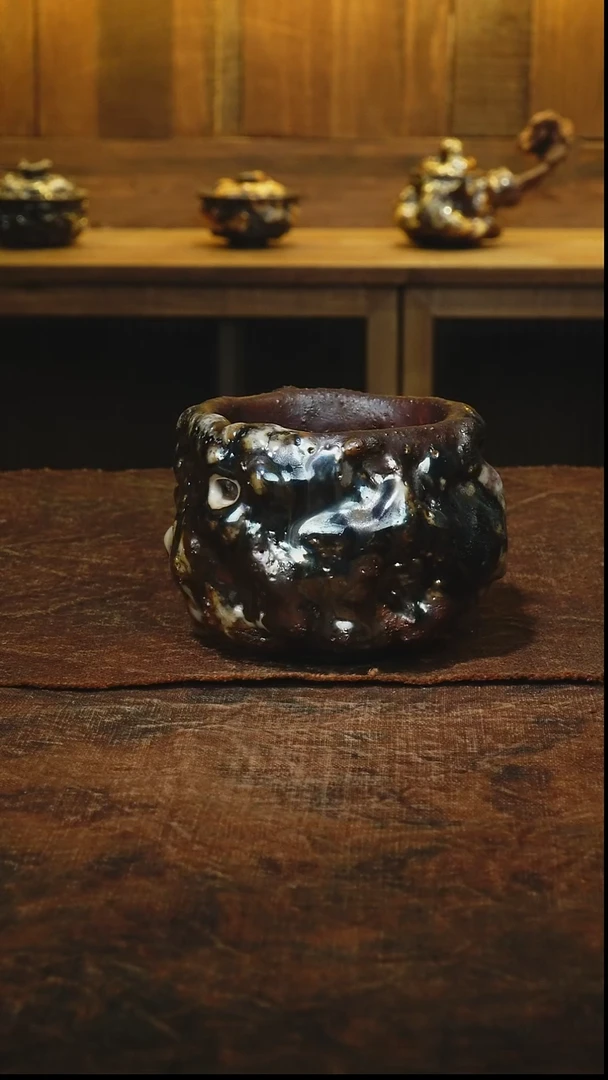 手捏柴烧老味黑金彩志野主人杯