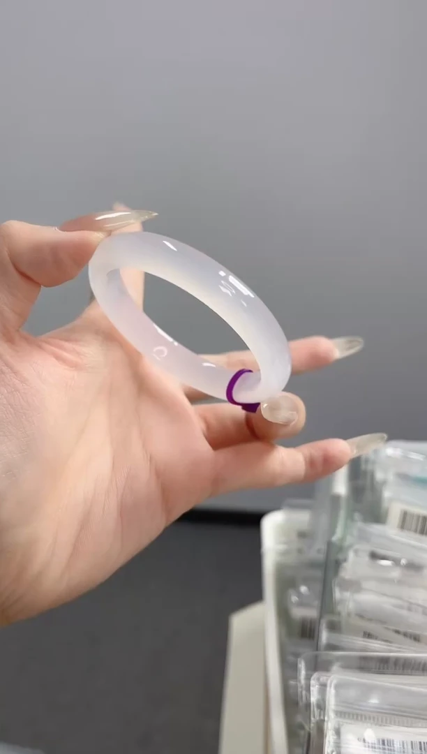 玛瑙/玉髓手镯未镶嵌54圈白冰卡8