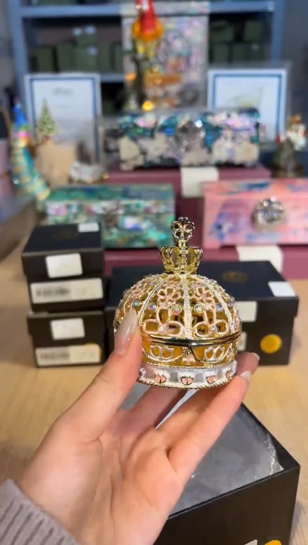 【闪购商品】杯273金白花朵皇冠