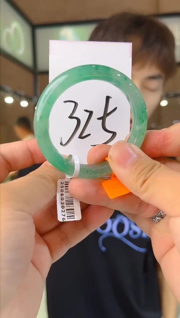 石英质玉（非洲翠）手镯未镶嵌天然冰飘花
