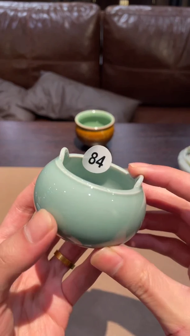 84窑承青瓷双耳三足炉