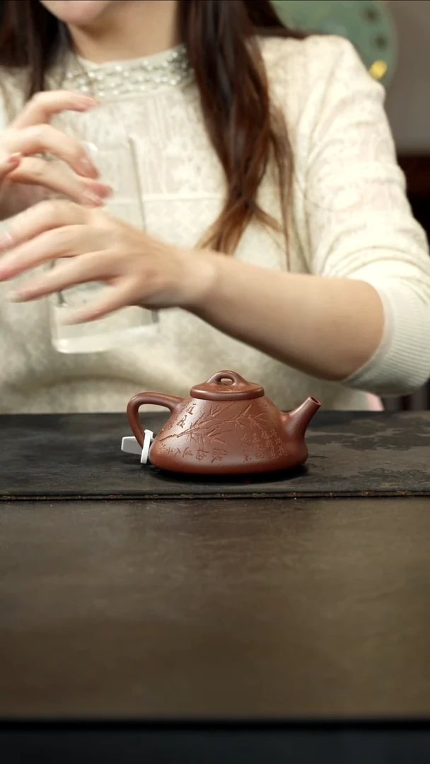 茶壶紫砂底槽青子冶石瓢刻绘200cc