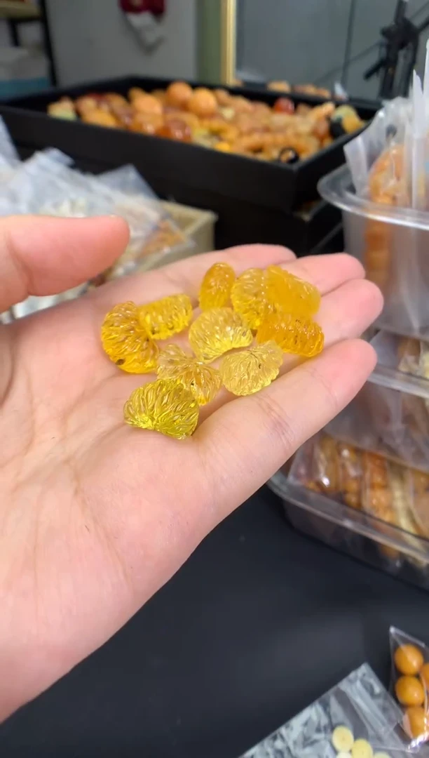 蜜蜡未镶嵌珠宝奇石多样性发一件