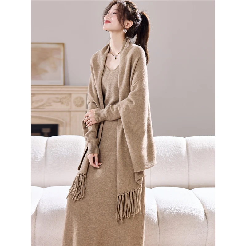 轻奢高级感连衣裙女2025秋冬新款爆款披肩斗篷时尚洋气针织毛衣裙