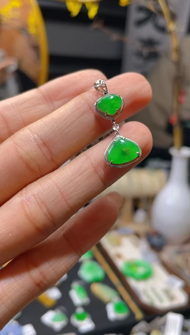 【闪购商品】翡翠颈饰18K金镶嵌假一赔三