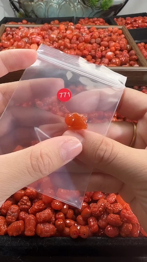 颈饰未镶嵌南红玛瑙1