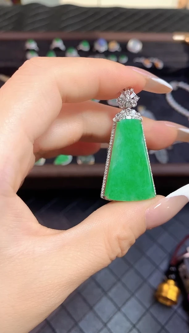 吊坠(不含链)18K金镶嵌翡翠挂件