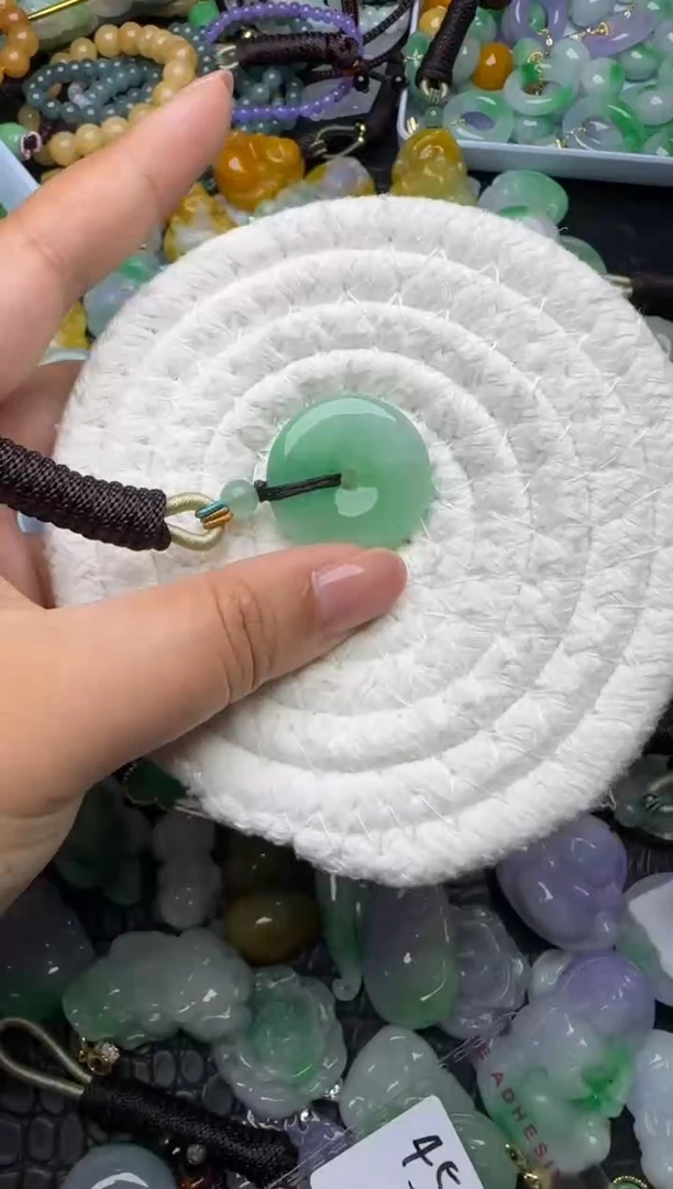 颈饰未镶嵌翡翠缅甸翡翠吊坠