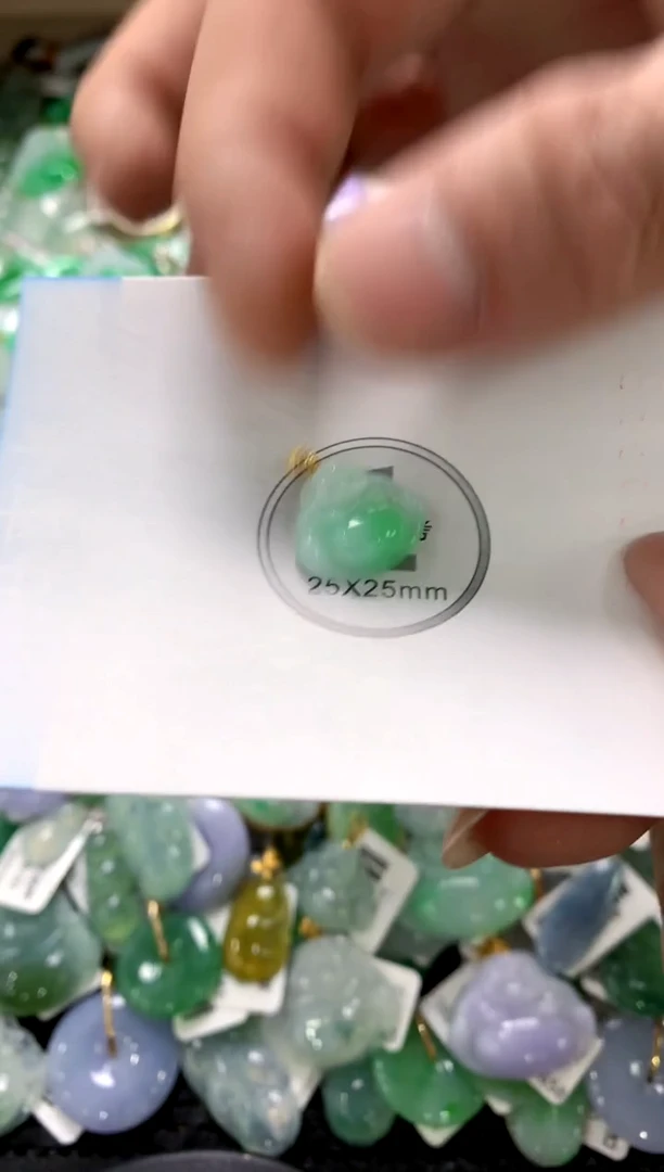 颈饰18K金镶嵌翡翠1111111111111111