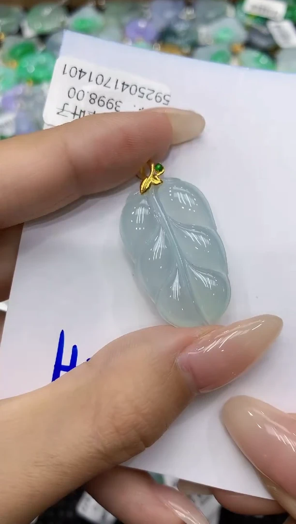 翡翠18K金镶嵌颈饰111111111111