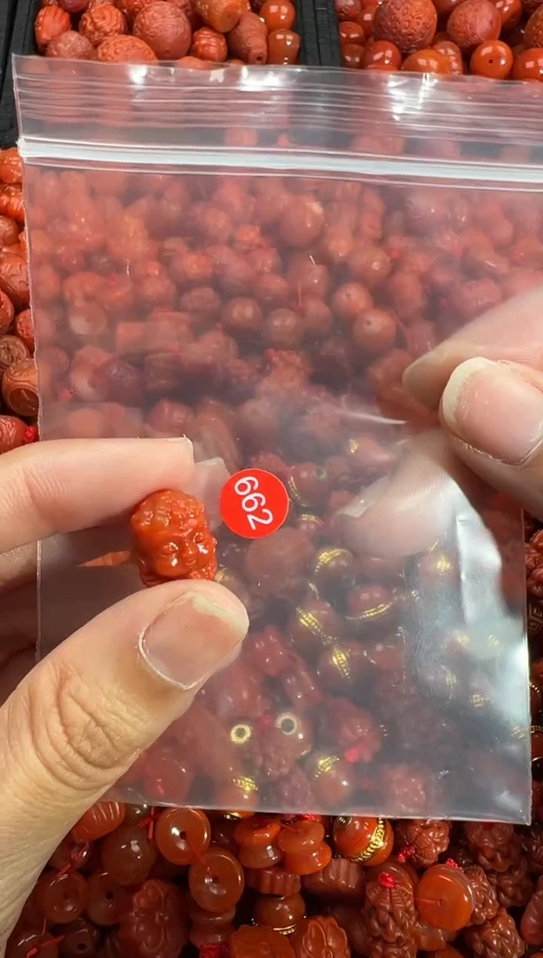 南红玛瑙未镶嵌颈饰1