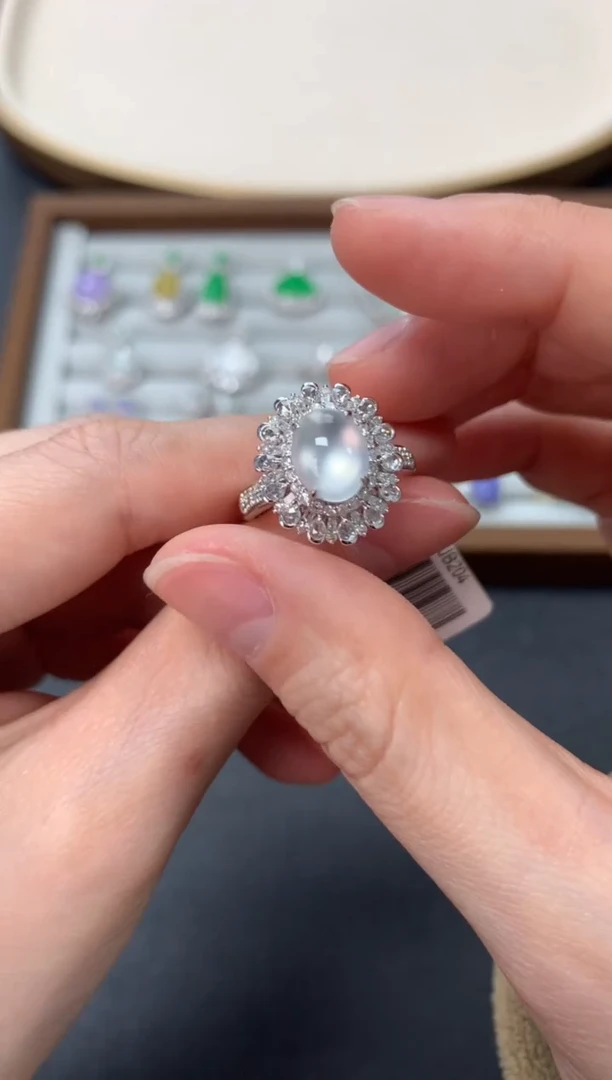 【闪购商品】翡翠戒指18K金镶嵌戒指13800