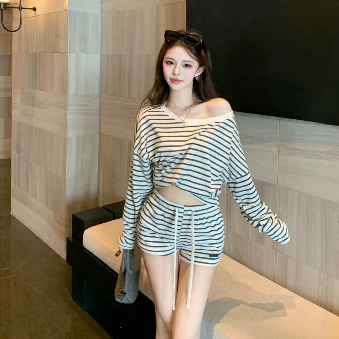 韩系慵懒风套装女宽松条纹露肩T恤2025夏季阔腿休闲短裤子两件套