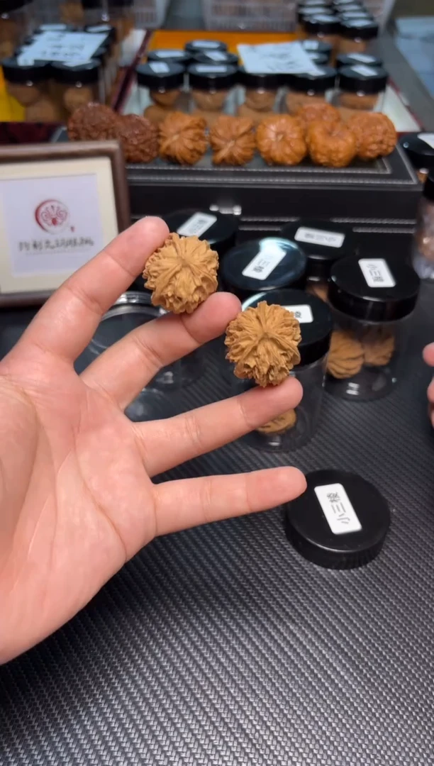 文玩核桃把件169三棱