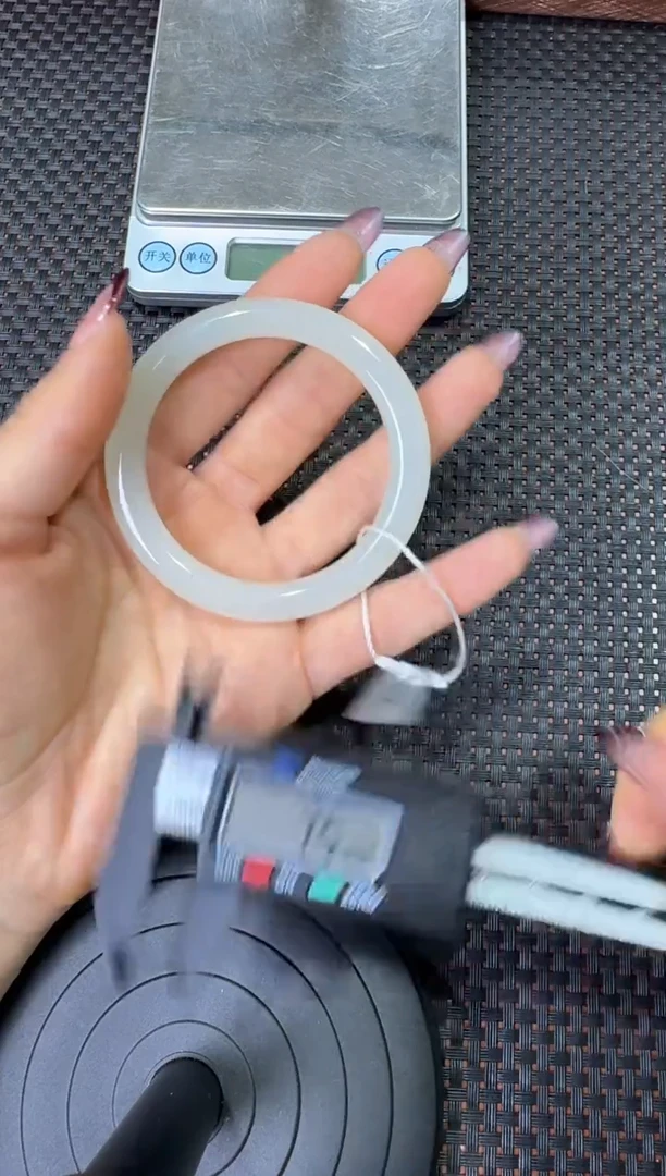 未镶嵌手镯和田玉黑山料手镯53圈口