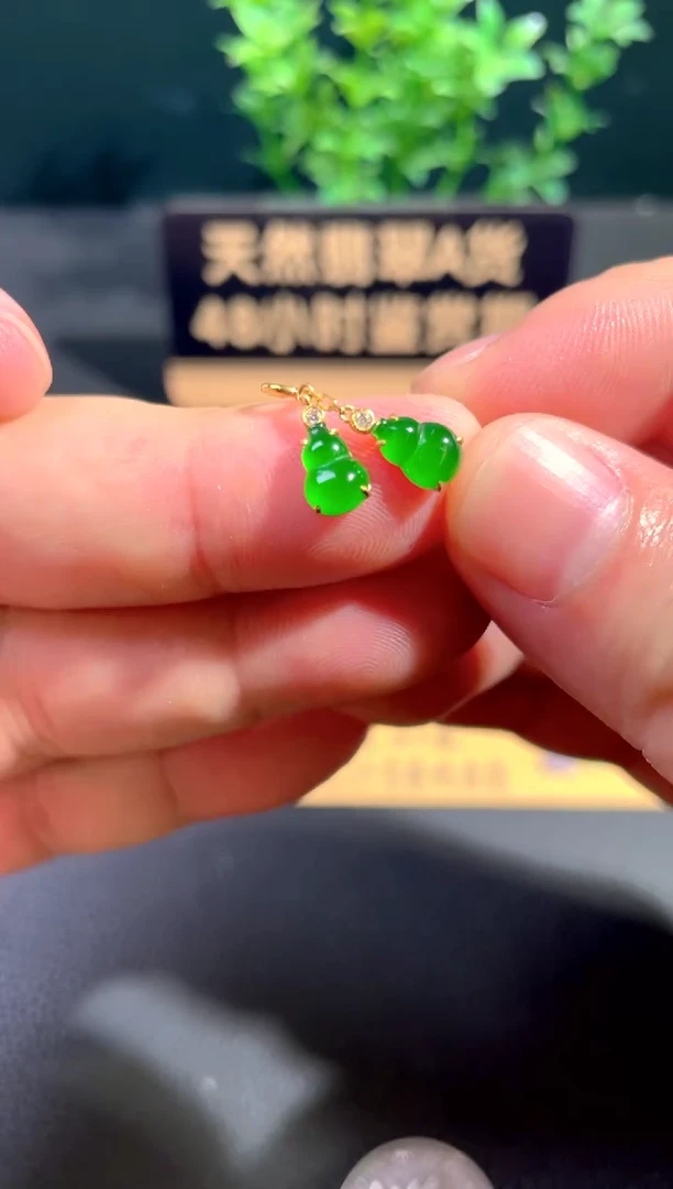 颈饰18K金镶嵌翡翠翡翠