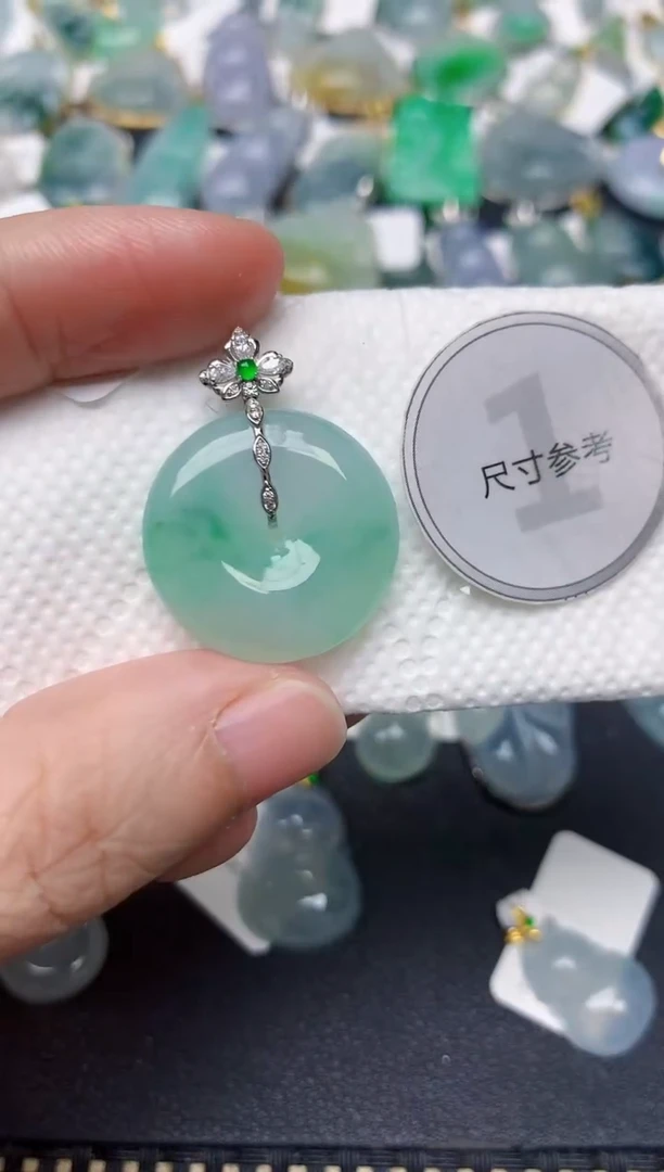 颈饰18K金镶嵌翡翠天然缅甸A货翡翠