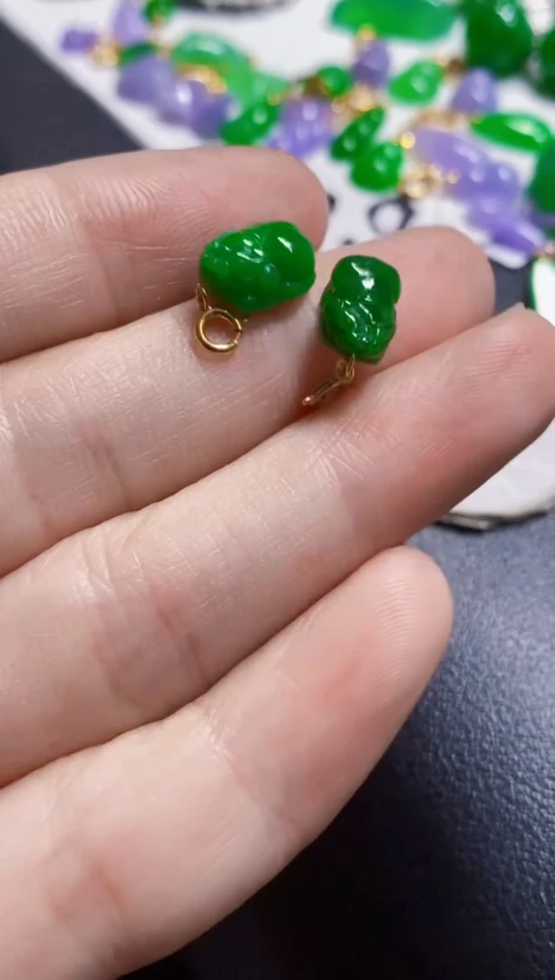 颈饰18K金镶嵌翡翠大****3多样性发货发1个