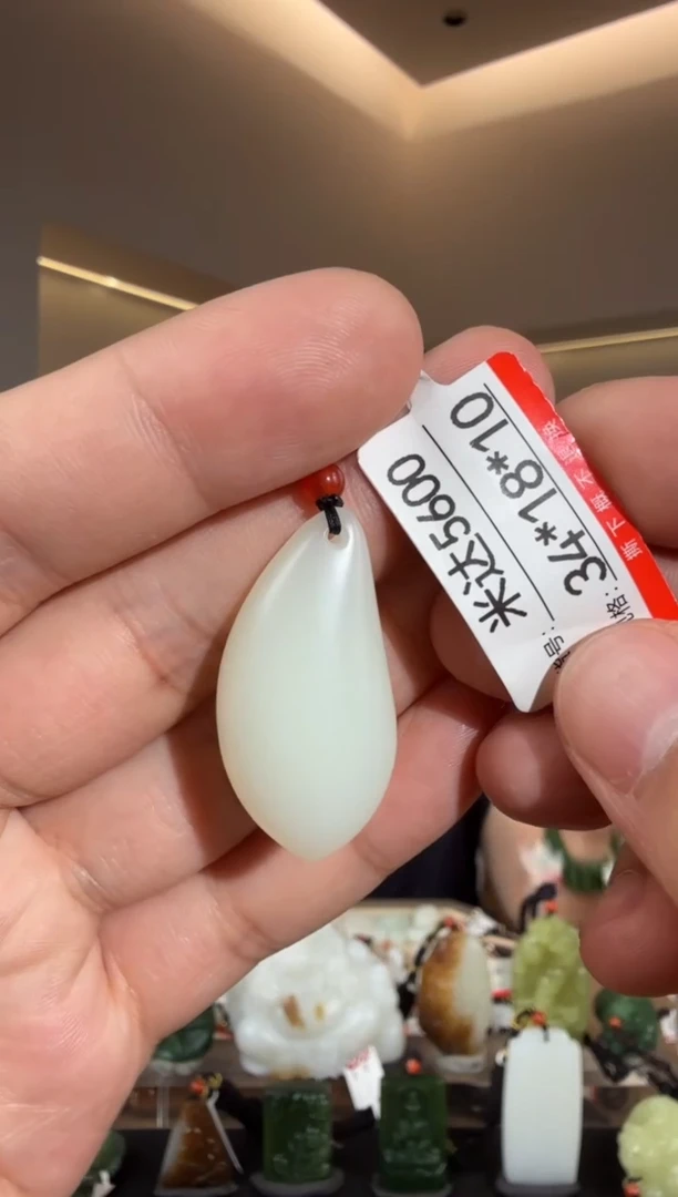 和田玉未镶嵌颈饰1