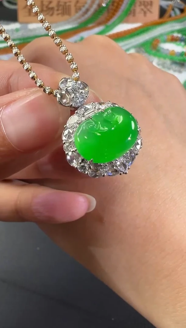 吊坠(不含链)18K金镶嵌翡翠千**雪A27|59800